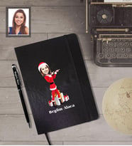 Kişiye Özel Yılbaşı Bayan Karikatürlü Siyah Defter Kalem Hediye Seti Model-6