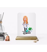 BK Gift Kişiye Özel Kadın Eczacı Karikatürlü Ahşap Standlı Çerçeve-1 (Beyaz)