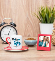 Makine Teknisyeni Kırmızı Kahve Fincanı ve Kırmızı Mini Fotoğraf Çerçevesi