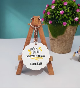 Doğum Günün Kutlu Olsun Tasarımlı Doğum Günü Hediyesi Ahşap Anahtarlık