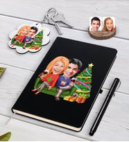 BK Gift Kişiye Özel Yeni Yıl Sevgililer Karikatürlü Siyah Defter Kalem ve Anahtarlık Hediye Seti-4 (Model 1)