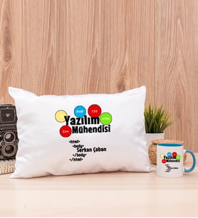Yazılım Mühendisi Dikdörtgen Yastık ve Mavi Kupa Bardak