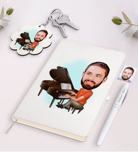 BK Gift Kişiye Özel Erkek Piyanist Karikatürlü Beyaz Defter Kalem ve Anahtarlık Hediye Seti-1 (Model 1)
