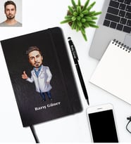 Kişiye Özel Doktor Karikatürlü Siyah Defter Kalem Hediye Seti Bay-7