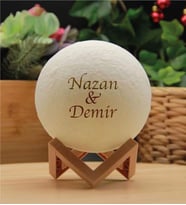 Kişiye Özel 3D Ay Şeklinde Dekoratif Gece Lambası (Dekoratif Standlı Kişiye Özel)