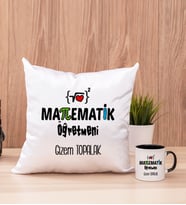Matematik Öğretmeni Kare Yastık ve Siyah Kupa Bardak