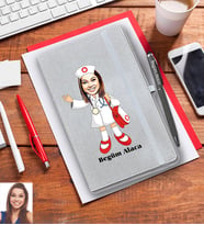 Kişiye Özel Hemşire Karikatürlü Gri Defter Kalem Hediye Seti Bayan-1