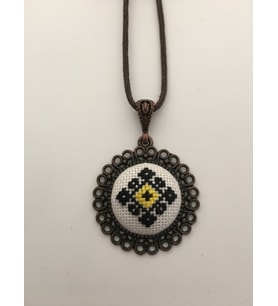 Yöresel Motif İşlemeli Kanaviçe Kolye