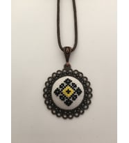 Yöresel Motif İşlemeli Kanaviçe Kolye
