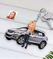 BK Gift Kişiye Özel Bayan Peugeot 2008 Figürlü Plakalı Ahşap Karikatür Anahtarlık-1 (Beyaz)