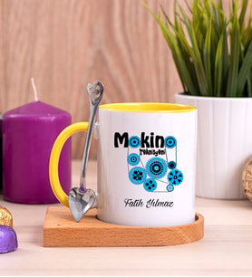 Makine Teknisyeni Ahşap Altlıklı Sarı Kupa Bardak