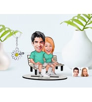 BK Gift Kişiye Özel Sevgililer Karikatürlü 3D Ahşap Biblo ve İsimli Silver Papatya Anahtarlık-55 (Model 1)