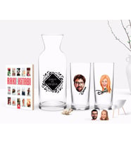 BK Gift Kişiye Özel Renkli Baskılı Yüz Karikatürlü İkili Rakı Bardağı Karaf ve Cep Kitabı Hediye Seti-1 (Model 1)