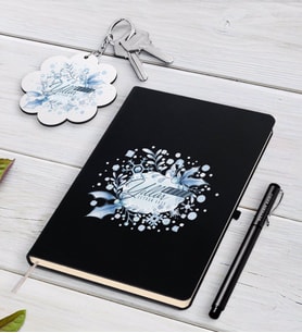 BK Gift Kişiye Özel Yılbaşı Mutlu Yıllar Siyah Defter Kalem ve Anahtarlık Hediye Seti-12 (Model 1)