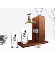 BK Gift Kişiye Özel Renkli Baskılı Öpücük Tasarımlı İkili Rakı Bardağı ve Ahşap Rakı Standı Hediye Seti-1 (Model 1)