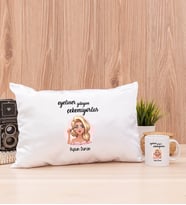 Eyeliner Gibiyim Çekemiyorlar Dikdörtgen Yastık ve Beyaz Kupa Bardak