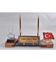 Kişiye Özel Atatürk Büst ve Türk Bayraklı Cam Masa İsimliği