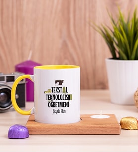Tekstil Teknolojisi Öğretmeni Ahşap Altlıklı Mumlu Sarı Kupa Bardak