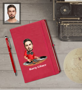 Kişiye Özel Dj Karikatürlü  Kırmızı Defter Kalem Hediye Seti Bay-1