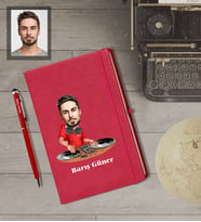 Kişiye Özel Dj Karikatürlü  Kırmızı Defter Kalem Hediye Seti Bay-1