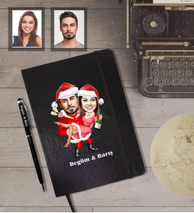 Kişiye Özel Yılbaşı Sevgili Karikatürlü Siyah Defter Kalem Hediye Seti Model-2