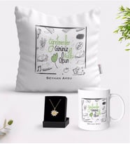 BK Gift Kişiye Özel Öğretmenler Günümüz Kutlu Olsun Beyaz Kupa Yastık ve İsimli Papatya Kolye Hediye Seti-8 (Model 1)