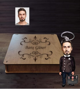 Kişiye Özel  Seksenler Siyah Önlük Karikatürlü Ahşap Anahtarlık Kutulu Bay-1