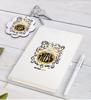 BK Gift Kişiye Özel Yılbaşı Mutlu Yıllar Beyaz Defter Kalem ve Anahtarlık Hediye Seti-9 (Model 1)