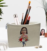 BK Gift Kişiye Özel Ev Hanımı Anne Karikatürlü Keten Makyaj Çantası-3 (Bej)