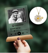 BK Gift Kişiye Özel Fotoğraflı Spotify Barkodlu Plak ve İsimli Gold Papatya Kolye Seti-2