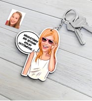 BK Gift Kişiye Özel Bayan Kolay Yetişmiyor Karikatürlü Ahşap Anahtarlık-4 (Beyaz)