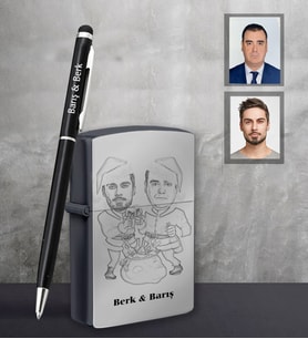 Kişiye Özel Yılbaşı Arkadaş Karikatürlü Siyah Çakmak Kalem Hediye Seti Model-1 (Model 1)
