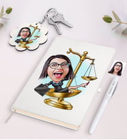 BK Gift Kişiye Özel Kadın Avukat Karikatürlü Beyaz Defter Kalem ve Anahtarlık Hediye Seti-4 (Model 1)