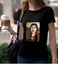 BK Gift Kişiye Özel Mona Lisa Karikatürlü Siyah T-Shirt