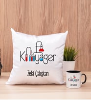 Kimyager Kare Yastık ve Siyah Kupa Bardak