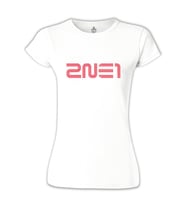 2NE1 - Logo  Beyaz Bayan Tshirt