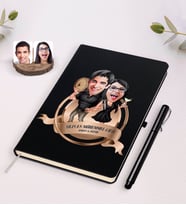 BK Gift Kişiye Özel Yılın En Mükemmel Çifti Karikatürlü Siyah Defter ve Kalem Hediye Seti-18