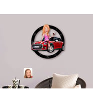 BK Gift Kişiye Özel Plakalı Kadın Mini Cooper Karikatürlü Ahşap Duvar Saati-1 (Beyaz)
