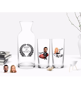 BK Gift Kişiye Özel Renkli Baskılı Erkek ve Kadın Karikatürlü İkili Rakı Bardağı ve Karaf Hediye Seti-2 (Model 1)