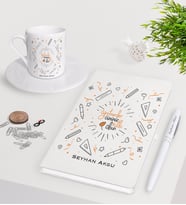 BK Gift Kişiye Özel Öğretmenler Günümüz Kutlu Olsun Beyaz Defter Kalem Türk Kahvesi Fincanı Seti-1 (Model 1)