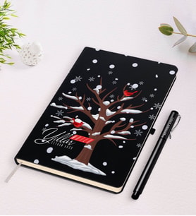 BK Gift Kişiye Özel İsimli Yılbaşı Mutlu Yıllar Siyah Defter ve Kalem Hediye Seti-25 (Model 1)