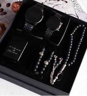 Çift Sevgili Kol Saatleri + Kişiye Özel Çakmak+Tesbih+Bileklik Set (Siyah)