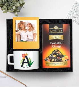 Kişiye Özel Harf Tasarımlı Kupa & Sarı İnstagram Çerçevesi & Beta Tea Portakal Çiçeği Bitki Çayı Hediye Seti