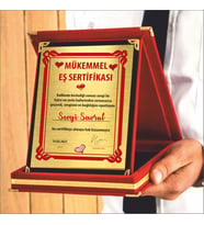 SEVGİLİLER GÜNÜ HEDİYESİ EN İYİ EŞ KADİFE KUTULU PLAKETİ SERTİFİKA