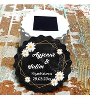 Magnet Hediyelik - Gelin - Damat Papatyalı Siyah Mermer Tasarım Nişan, Nikah, Düğün, Kına, Söz Hatırası Magnetler