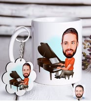BK Gift Kişiye Özel Erkek Piyanist Karikatürlü Beyaz Kupa ve Anahtarlık Hediye Seti (Model 1)