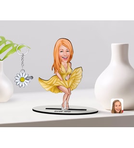 BK Gift Kişiye Özel Marilyn Monroe Karikatürlü 3D Ahşap Biblo ve İsimli Silver Papatya Anahtarlık (Model 1)