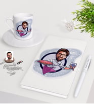BK Gift Kişiye Özel Erkek Garson Karikatürlü Beyaz Defter Kalem Türk Kahvesi Fincanı Seti-1 (Model 1)
