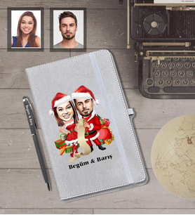 Kişiye Özel Yılbaşı Sevgili Karikatürlü Gri Defter Kalem Hediye Seti Model-3