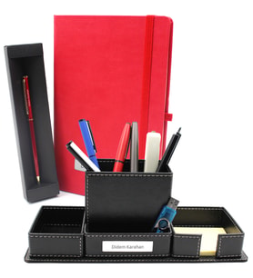 Kişiye Özel Kırmızı Defter & Gold Detaylı Tükenmez Kalem & Masaüstü Kalemlik Hediye Seti (Model 1)